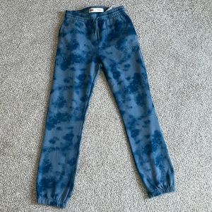 Levi’s joggers size large